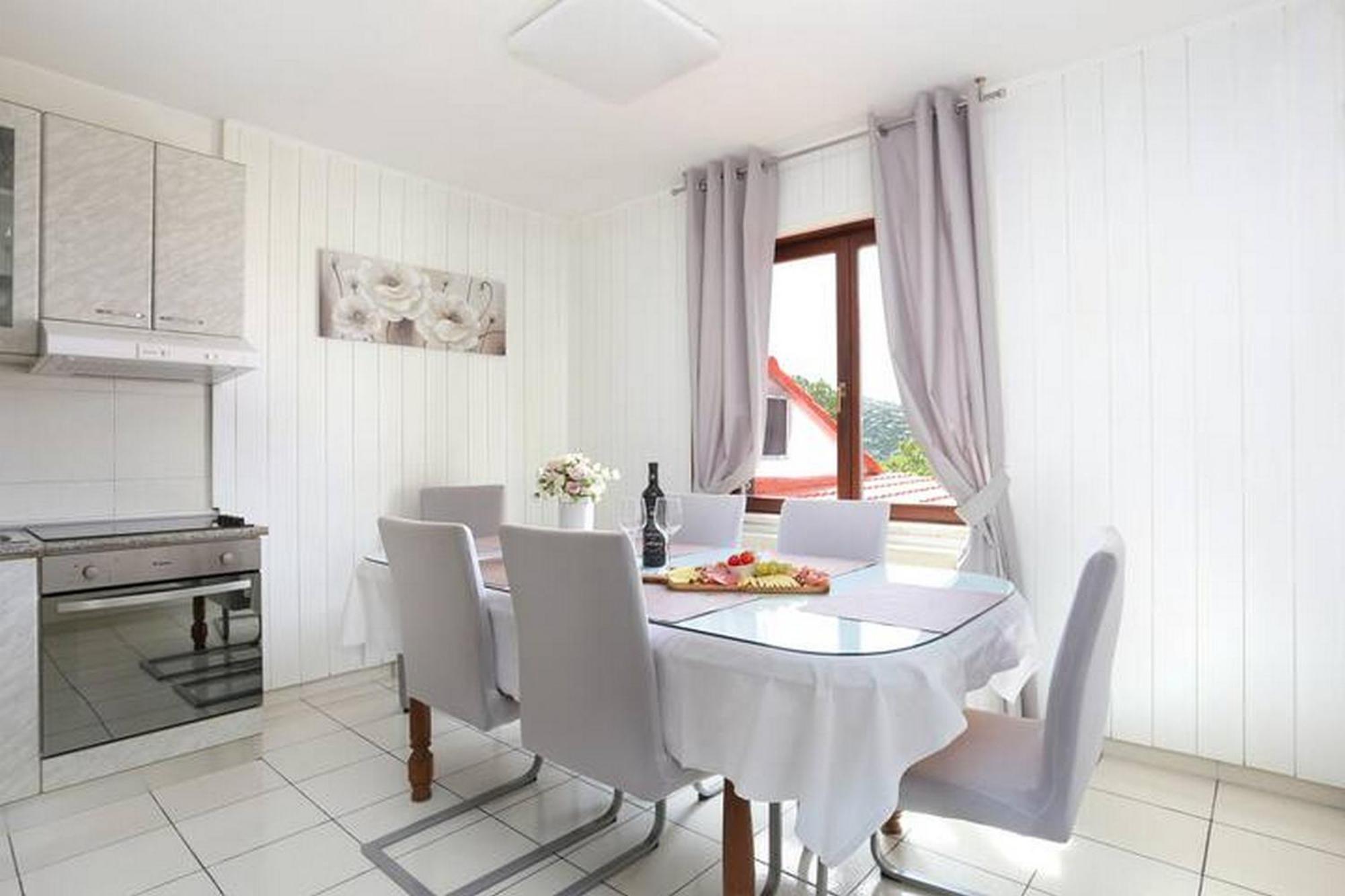 Holiday Home Mons Aureus Gornje Sitno Exteriör bild